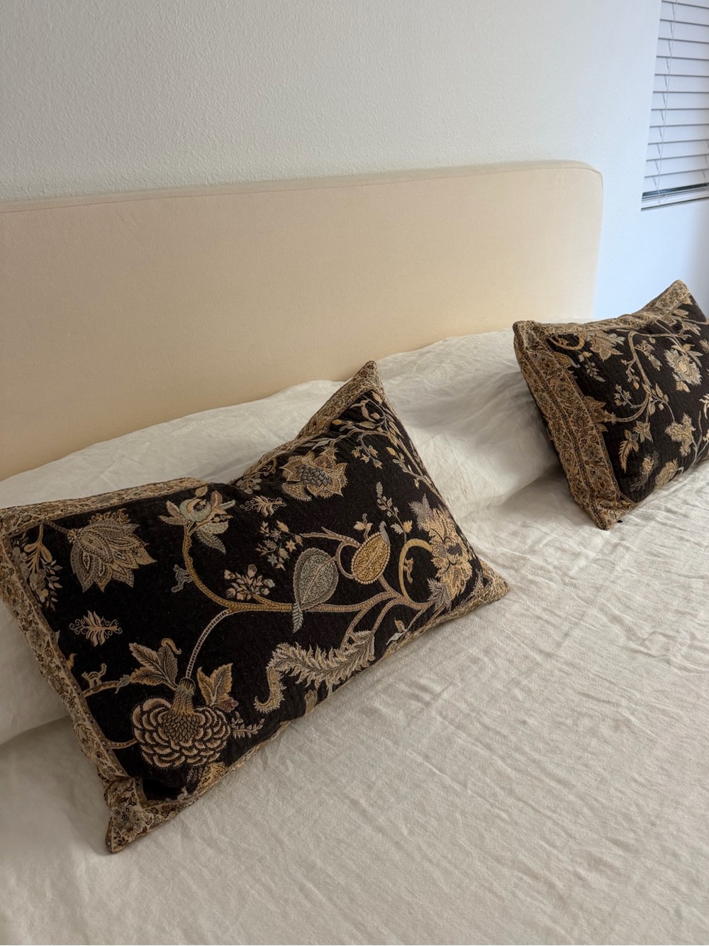 Zara cushion cover and pillow insert set